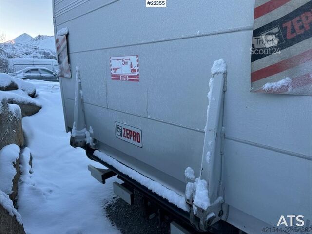 куфар Iveco Daily box truck w/ lift and 2 sets of tires – Will