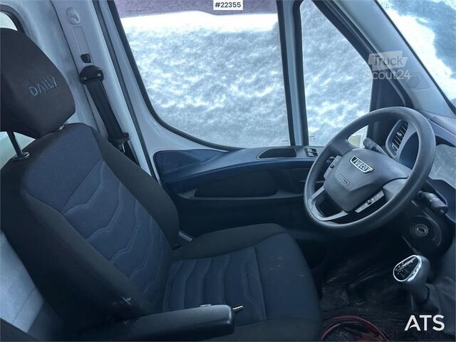 Valise Iveco Daily box truck w/ lift and 2 sets of tires – Will