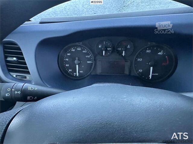 Valise Iveco Daily box truck w/ lift and 2 sets of tires – Will