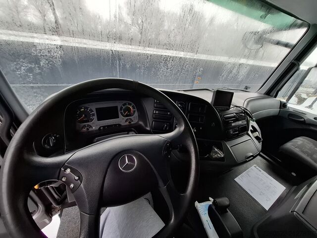 Transportor de cai Mercedes-Benz Actross