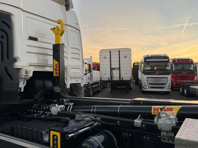 Hakenarmsystem MAN TGX 26.520 6x2 LL Abroller Hyva Titanium