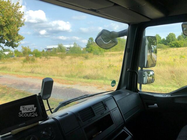 Samochód ciężarowy typu furgon MAN TGL 12.220