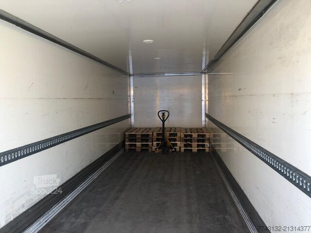 Samochód ciężarowy typu furgon MAN TGL 12.220