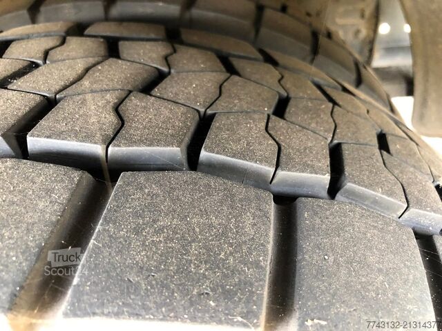 Samochód ciężarowy typu furgon MAN TGL 12.220