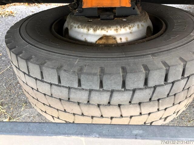 Samochód ciężarowy typu furgon MAN TGL 12.220