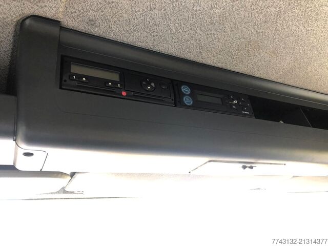 Samochód ciężarowy typu furgon MAN TGL 12.220