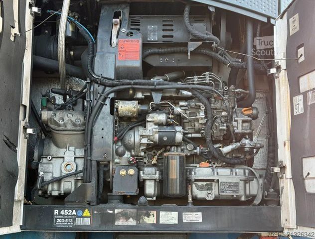 Semirremolque frigorífico SCHMITZ CARGOBULL SKO24 THERMO KING SLX300 WITH 5400 ENGINE HOURS