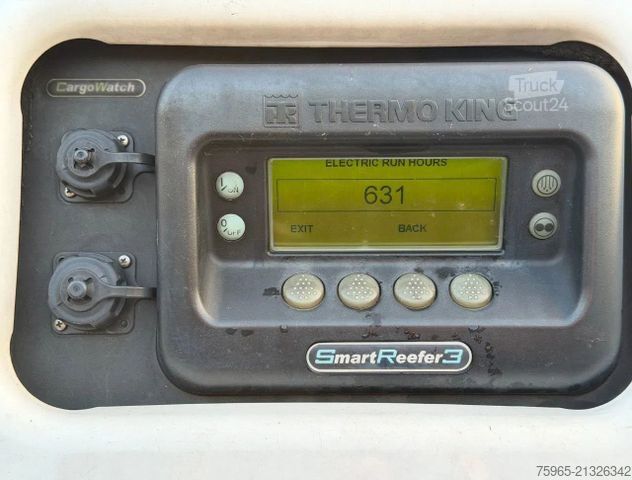 Semirremolque frigorífico SCHMITZ CARGOBULL SKO24 THERMO KING SLX300 WITH 5400 ENGINE HOURS