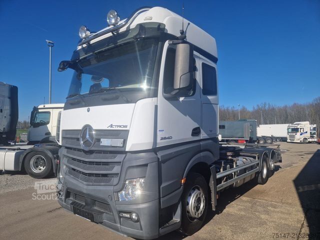 Swap body truck MERCEDES-BENZ 2540 L Actros 6x2 Fahrschule 5-Sitzer Liftachse