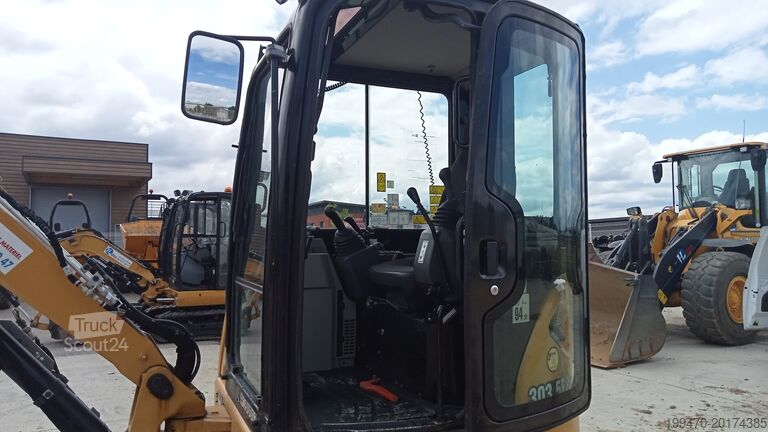 Mini-escavadora < 7t Caterpillar 303.5E2 CR with 3 buckets