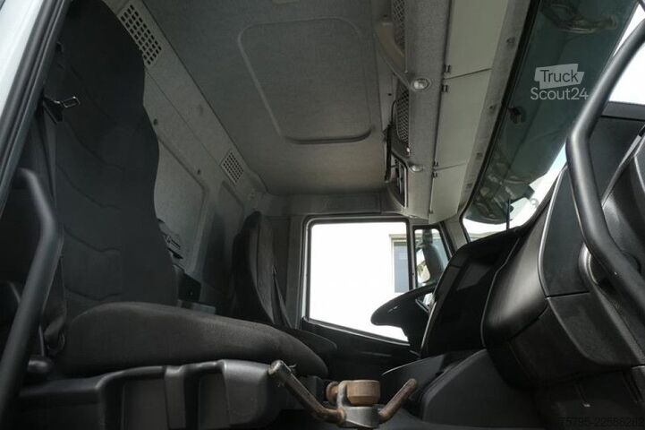 Sklápěcí vůz IVECO HD9 86.50-90 4 Achs Muldenkipper schwere Straßen