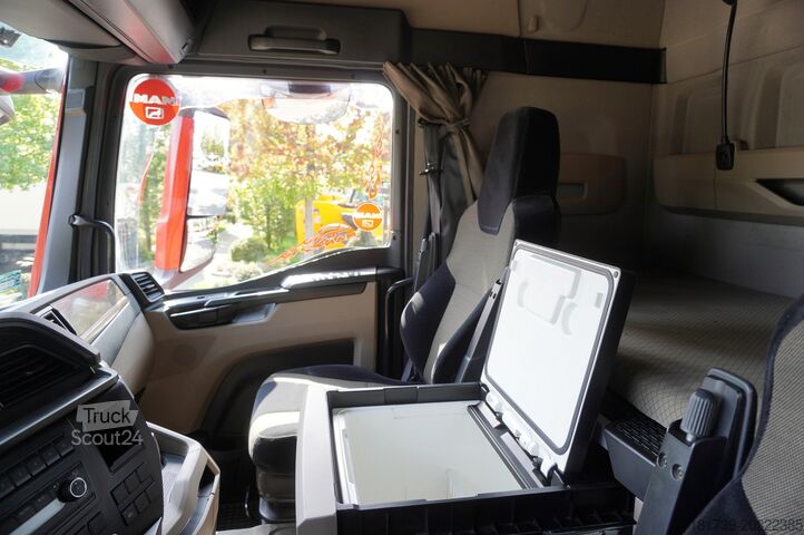 Sattelzugmaschine MAN TGS 33.510 tractor unit / 6x4 / Sleeper