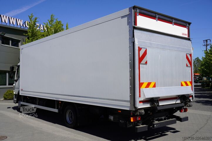 Contenedor DAF LF 12.210 18-pallet container with tail