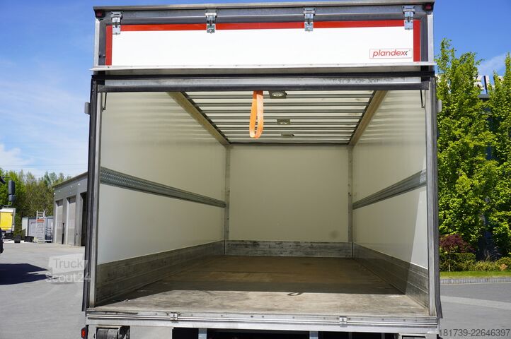 Contenedor DAF LF 12.210 18-pallet container with tail