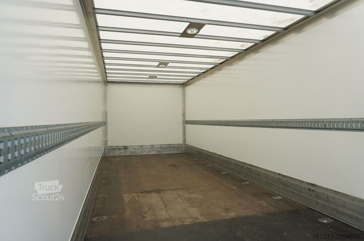 Contenedor DAF LF 12.210 18-pallet container with tail
