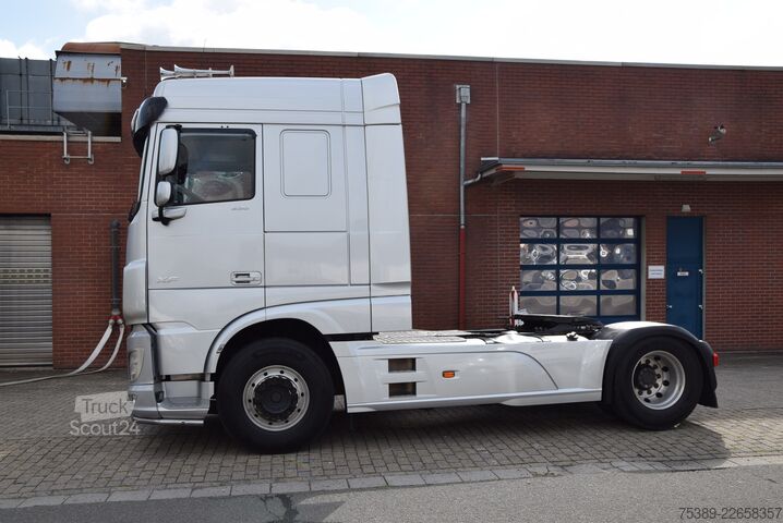 Standardni vlačilec Daf XF 530 Flachdach Retarder Leder ACC TV Navi