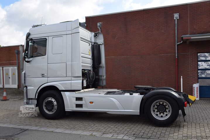 Standardni vlačilec Daf XF 530 Flachdach Retarder Leder ACC TV Navi