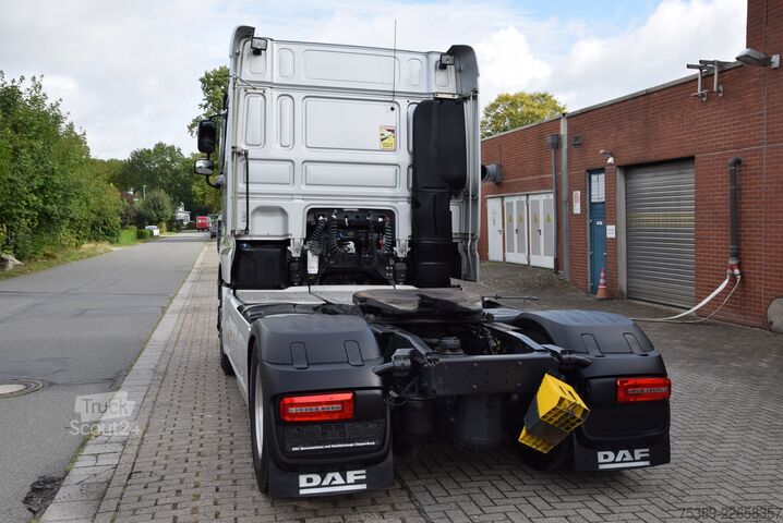 Standardni vlačilec Daf XF 530 Flachdach Retarder Leder ACC TV Navi