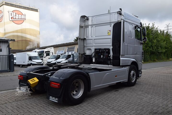 Standardni vlačilec Daf XF 530 Flachdach Retarder Leder ACC TV Navi