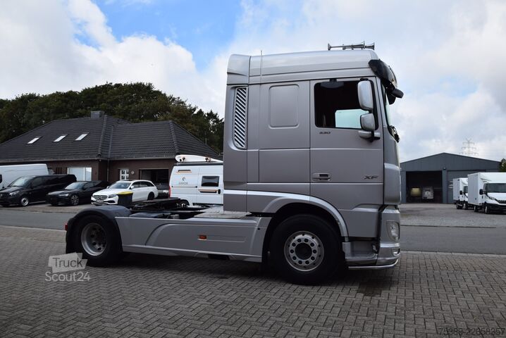 Standardni vlačilec Daf XF 530 Flachdach Retarder Leder ACC TV Navi