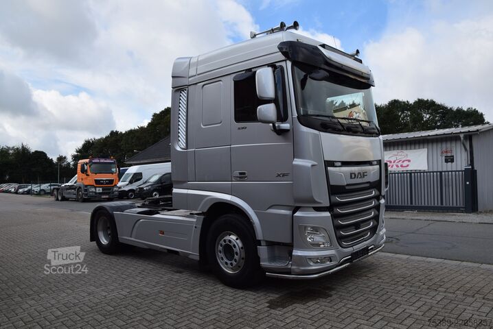 Standardni vlačilec Daf XF 530 Flachdach Retarder Leder ACC TV Navi