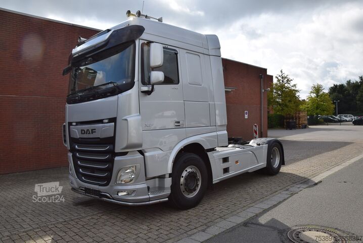 Standardni vlačilec Daf XF 530 Flachdach Retarder Leder ACC TV Navi
