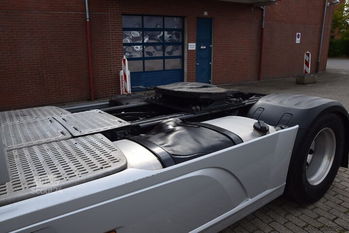 Standardni vlačilec Daf XF 530 Flachdach Retarder Leder ACC TV Navi