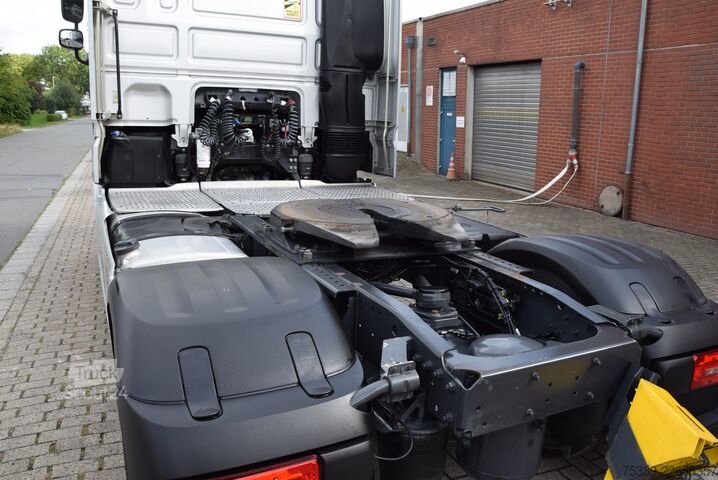 Standardni vlačilec Daf XF 530 Flachdach Retarder Leder ACC TV Navi