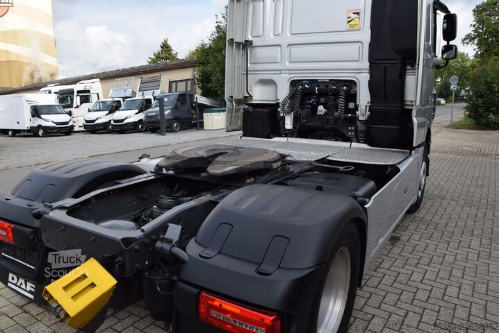 Standardni vlačilec Daf XF 530 Flachdach Retarder Leder ACC TV Navi