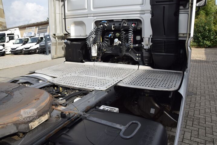 Standardni vlačilec Daf XF 530 Flachdach Retarder Leder ACC TV Navi