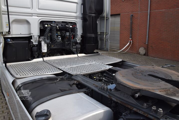 Standardni vlačilec Daf XF 530 Flachdach Retarder Leder ACC TV Navi
