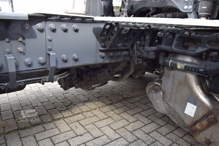 Standardni vlačilec Daf XF 530 Flachdach Retarder Leder ACC TV Navi
