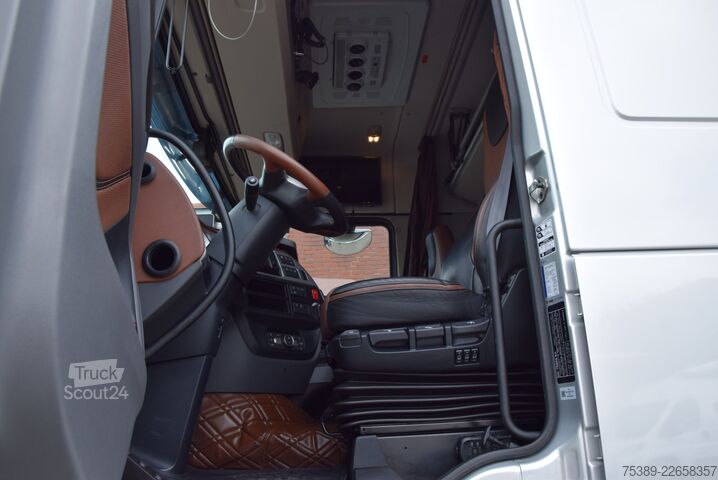 Standardni vlačilec Daf XF 530 Flachdach Retarder Leder ACC TV Navi