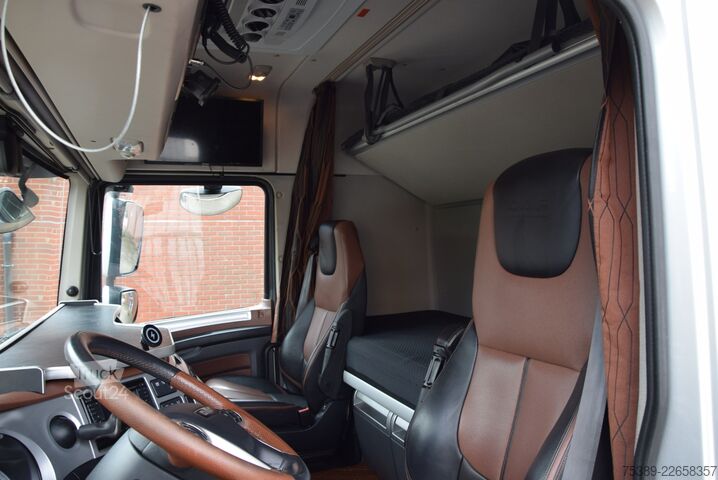 Standardni vlačilec Daf XF 530 Flachdach Retarder Leder ACC TV Navi