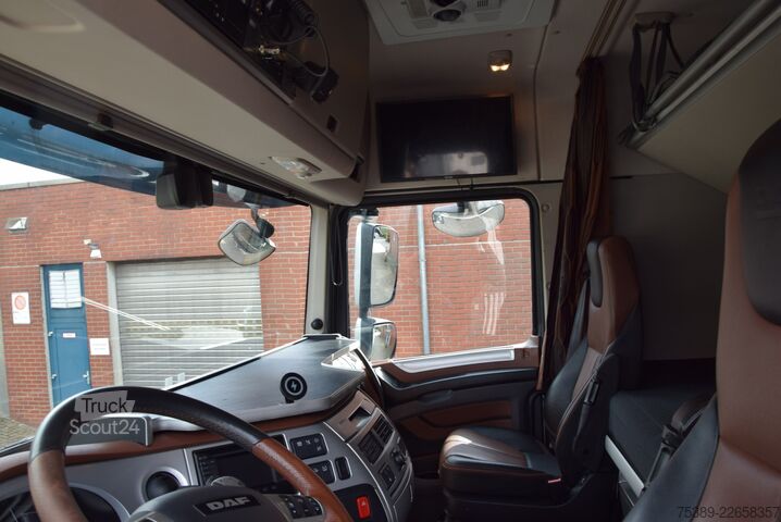 Standardni vlačilec Daf XF 530 Flachdach Retarder Leder ACC TV Navi
