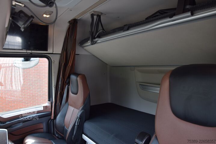 Standardni vlačilec Daf XF 530 Flachdach Retarder Leder ACC TV Navi
