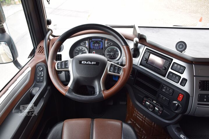 Standardni vlačilec Daf XF 530 Flachdach Retarder Leder ACC TV Navi