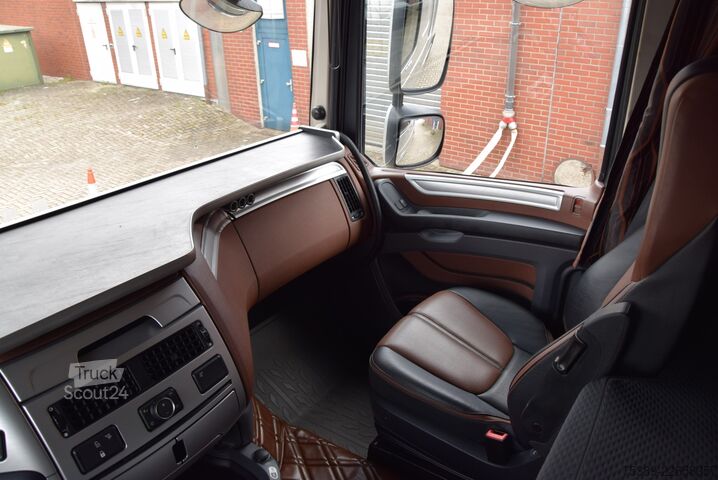 Standardni vlačilec Daf XF 530 Flachdach Retarder Leder ACC TV Navi