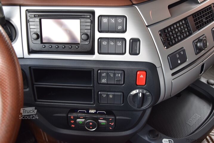 Standardni vlačilec Daf XF 530 Flachdach Retarder Leder ACC TV Navi