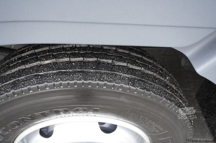 Kamion za prevoz vozila sa dizalicom Mercedes-Benz Atego 818 / New Galvanized
