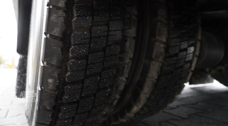 Kamion za prevoz vozila sa dizalicom Mercedes-Benz Atego 818 / New Galvanized