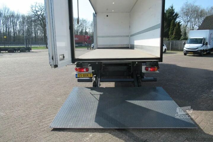 Resväska Volvo FL 250 Bakwagen + 6 deuren + Laadklep 2000 kg