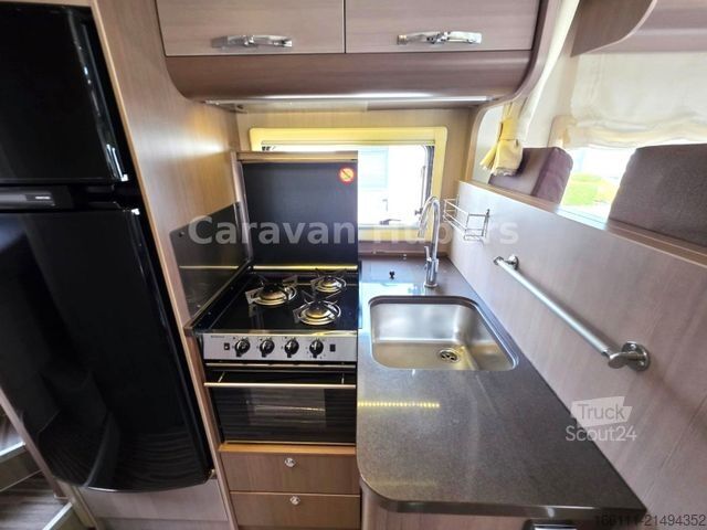 Camper semintegrato ADRIA Martrix Supreme 667 SPS - Hub/Queensbett - Solar