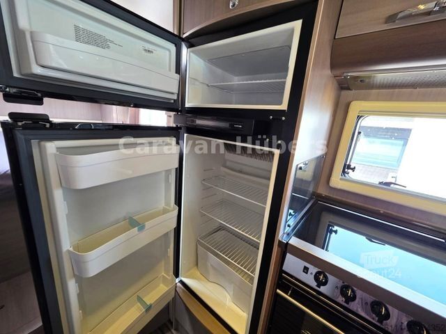 Camper semintegrato ADRIA Martrix Supreme 667 SPS - Hub/Queensbett - Solar