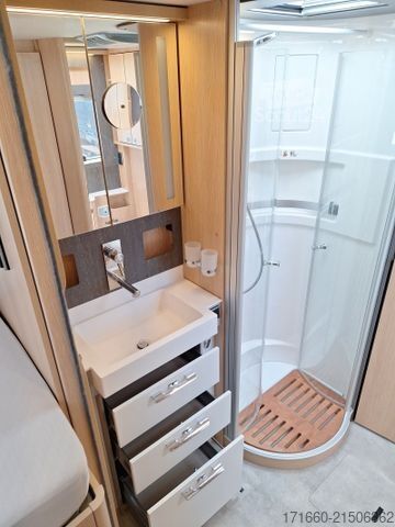 Camper integrado HYMER/ERIBA B-Klasse ML I BlackLine 880 5 Sitzplätze