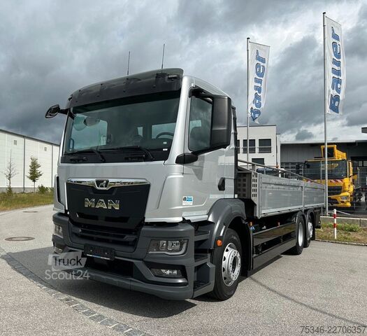 Ladbil med lad MAN TGS 26.360 LL/Pritsche 7,10 m/Lenkachse/ 108 tkm