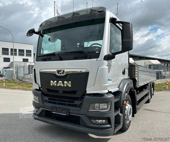 Ladbil med lad MAN TGS 26.360 LL/Pritsche 7,10 m/Lenkachse/ 108 tkm