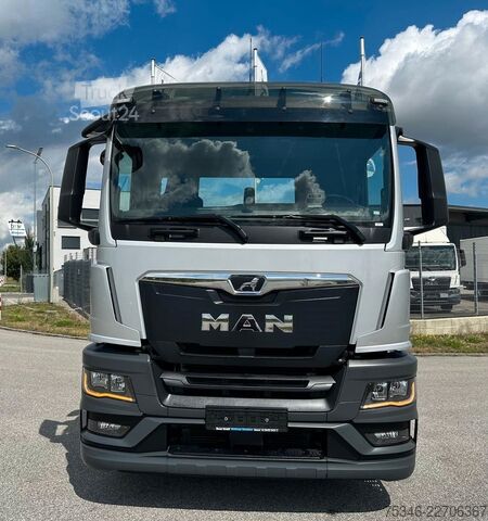 Samochód ciężarowy z plandeką typu platforma MAN TGS 26.360 LL/Pritsche 7,10 m/Lenkachse/ 108 tkm