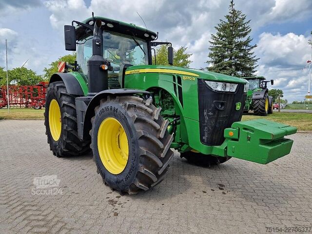 Трактор John Deere 8370R e23