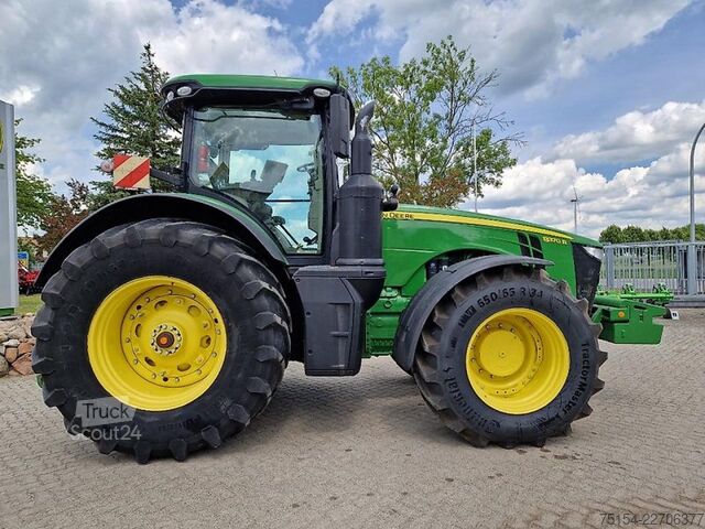 Трактор John Deere 8370R e23